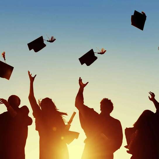 Neo laureate brindano dopo laurea